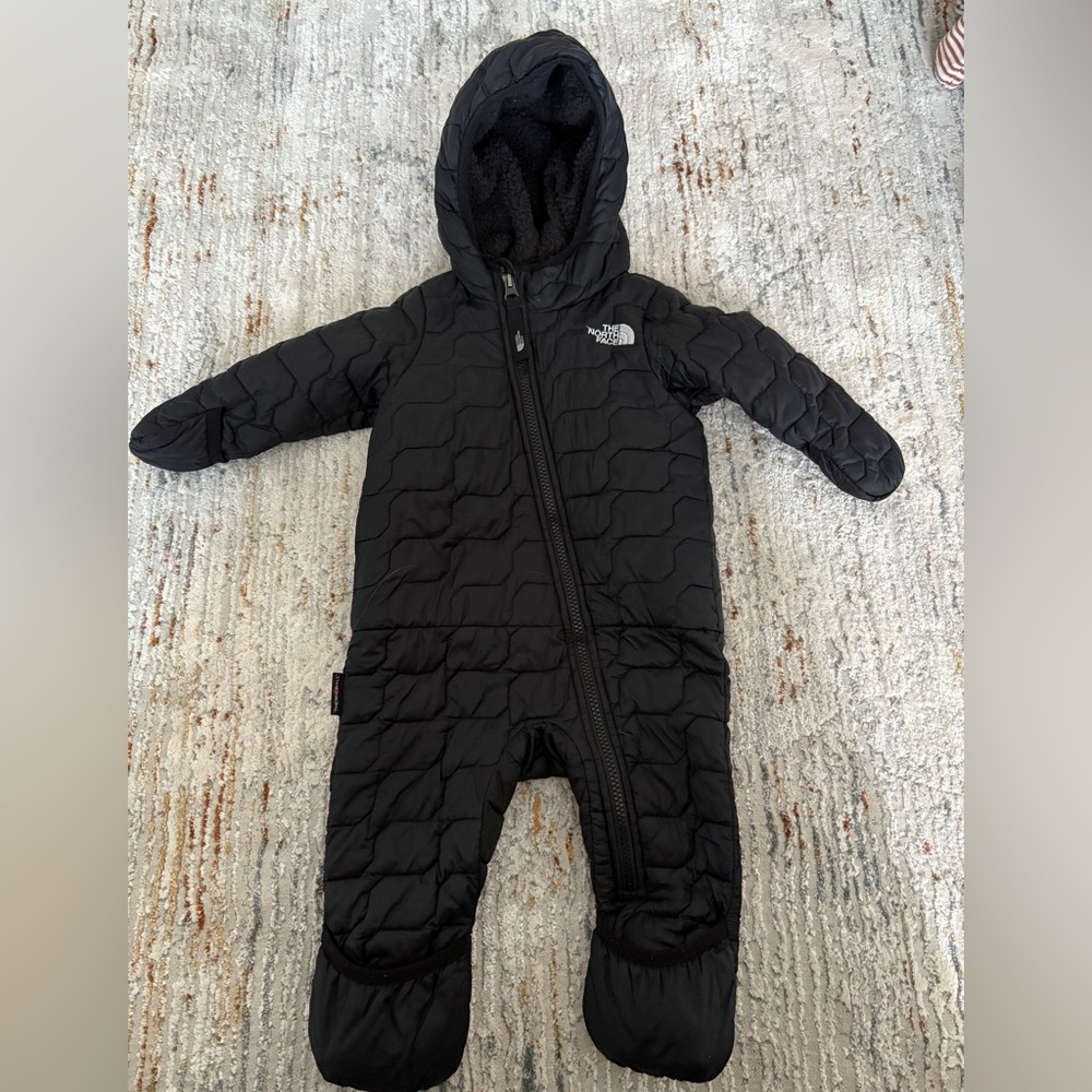 The North face 6-12 months snow / bunting suit